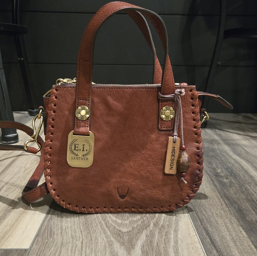 Hidesign Leather Crossbody Bag in Rich Brown. Adjustable Strap